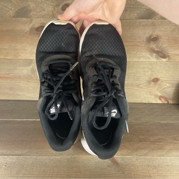 Nike tanjun Womens size 8.5 shoes black white athletic running sneakers - Picture 6 of 8